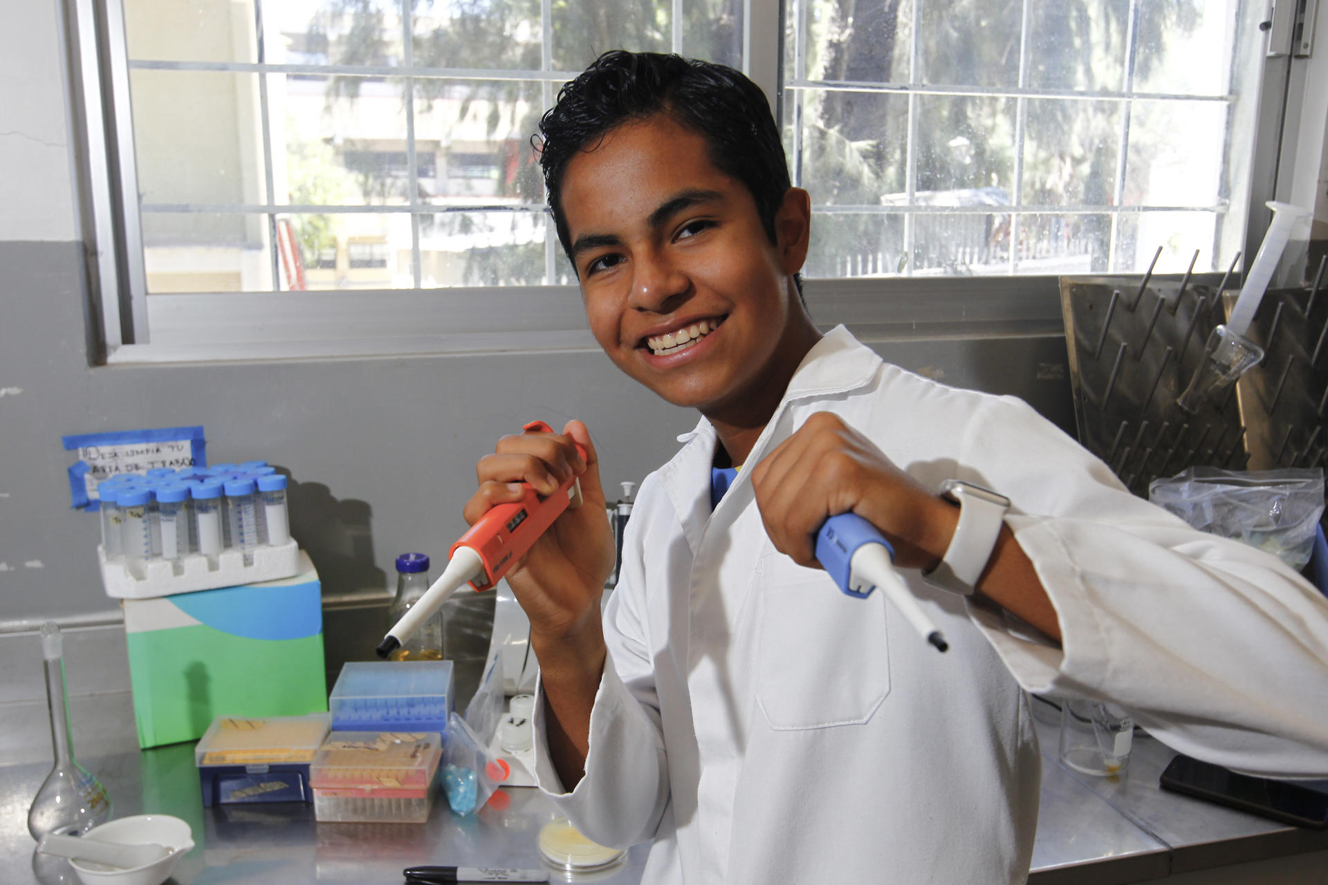 Joven mexicano de 12 años: el biólogo molecular más joven del mundo