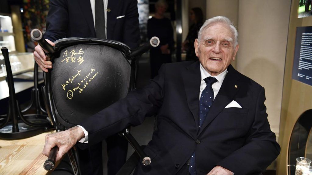 Murió John Goodenough, nobel de química y creador de las baterías de litio