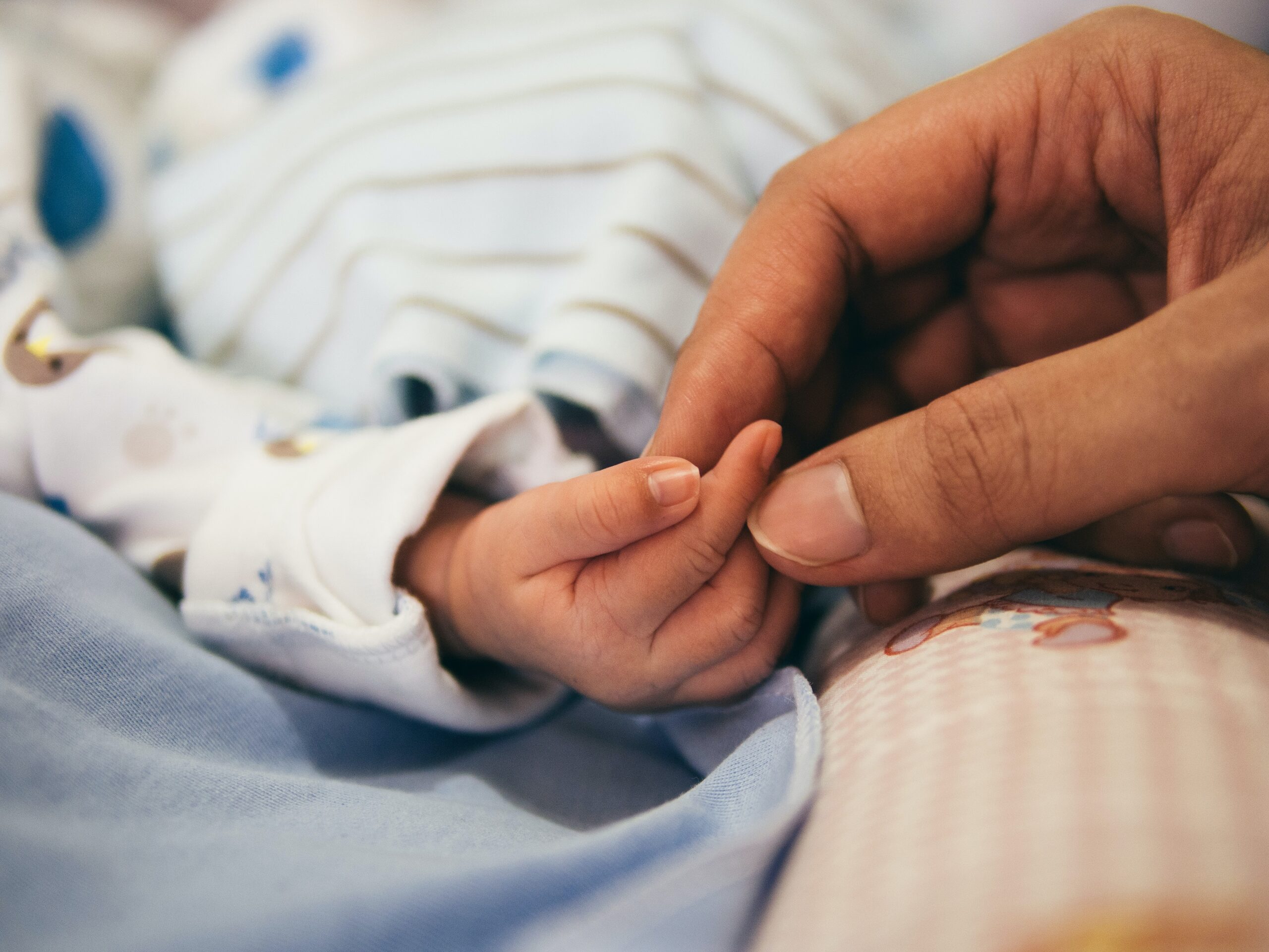 Un niño de 3 años supera tumor hepático con tratamiento innovador