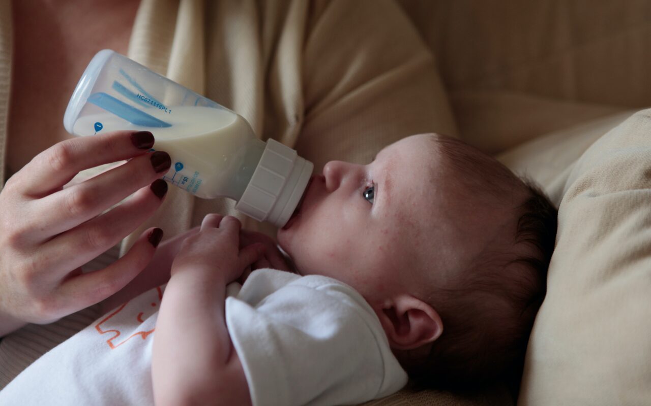 Leche materna en polvo una alternativa para alimentar a bebés Leche materna en polvo una alternativa para alimentar a bebés