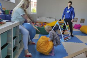 155-2-CIENCIA_Centro niños autistas_ Foto de Rostyslav Averchuk vía EFE