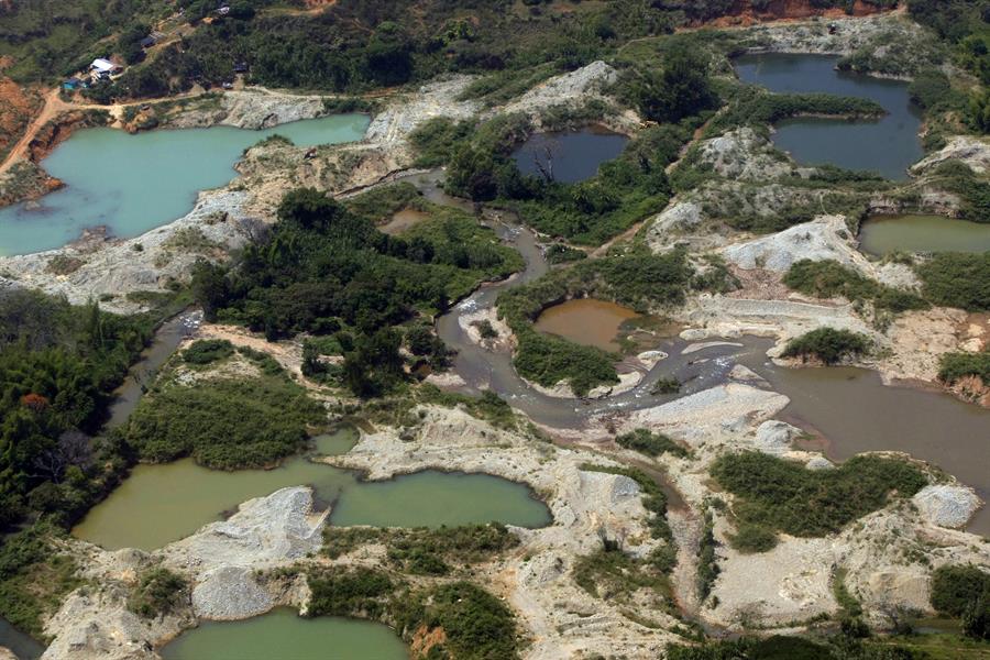 El mercurio, un peligro para la salud pública que Colombia busca erradicar de la minería