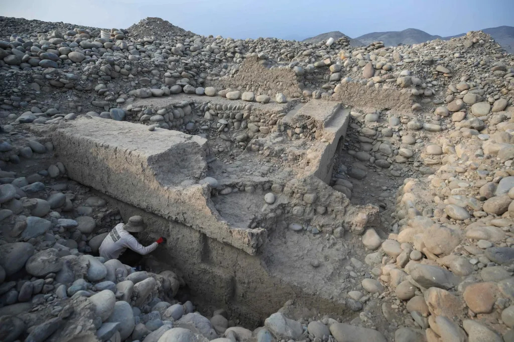 Descubren antiguo templo en Perú con valiosos hallazgos