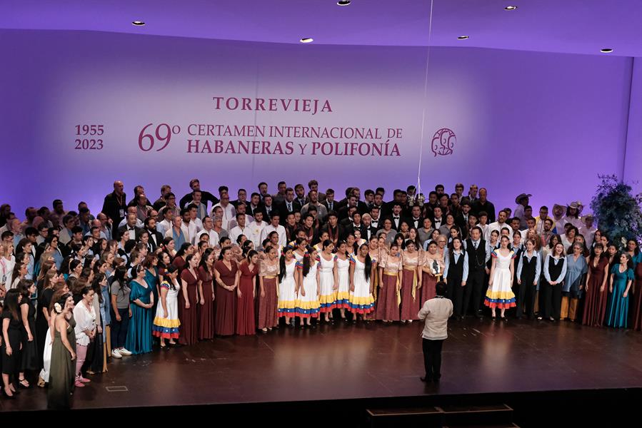 El coro de cámara de Manila (Filipinas) triunfa en el certamen de Habaneras de Torrevieja