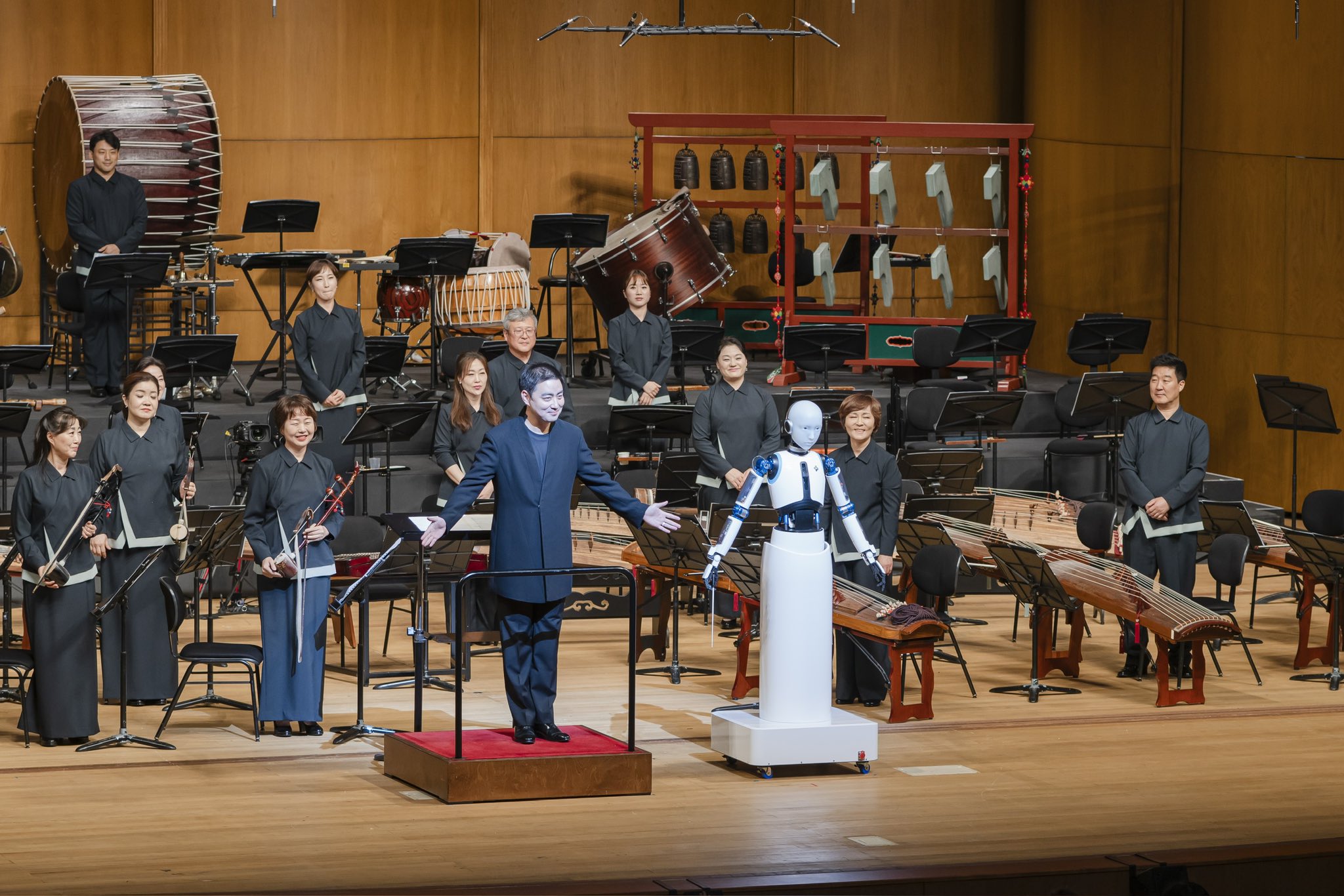 El robot «EveR 6» debuta como director de orquesta en Corea del Sur