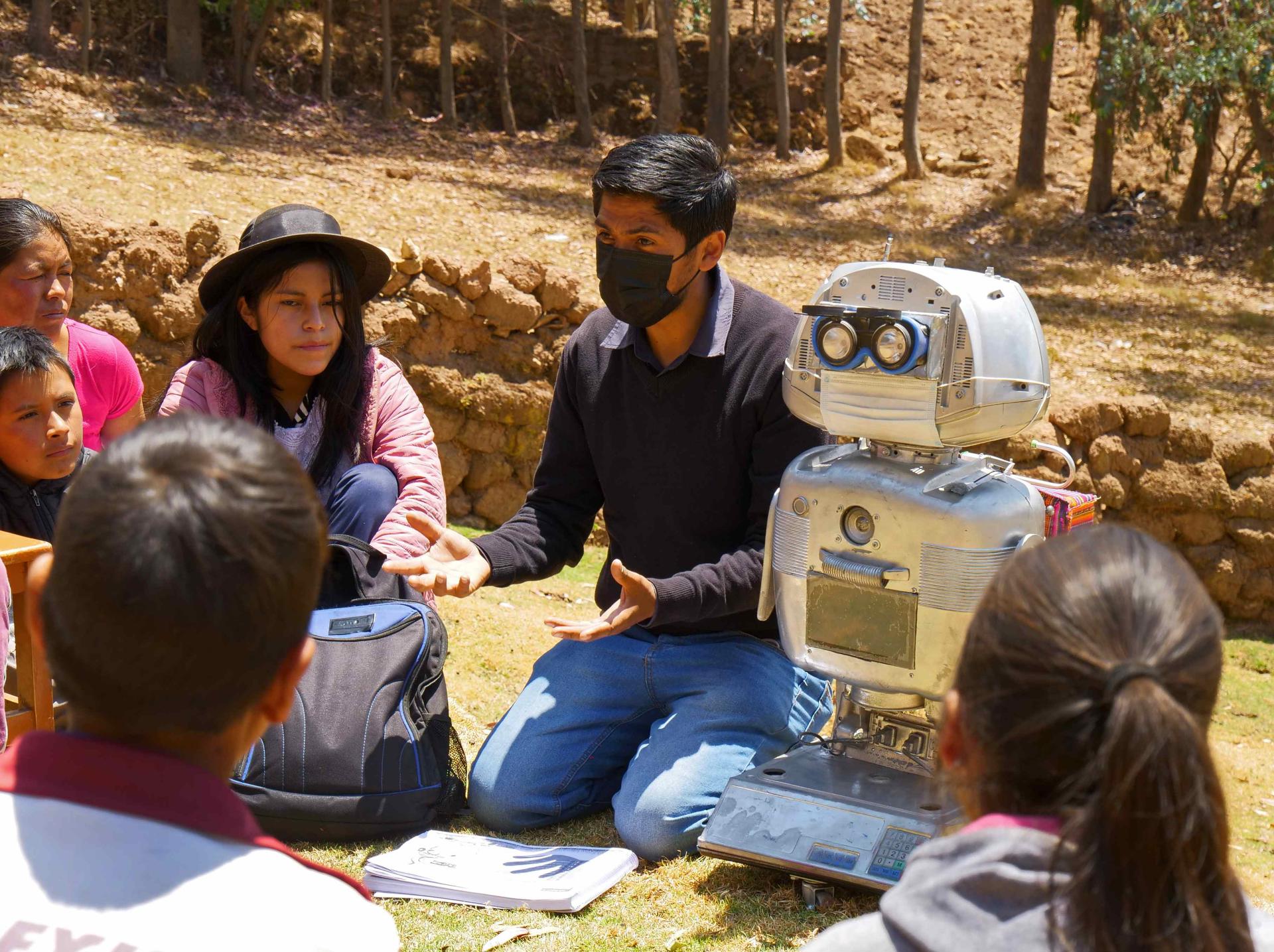 Kipi, la robot que lleva educación a los Andes peruanos