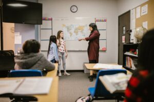 162-2-CIENCIA_Bullying_Foto de RDNE Stock project https __www.pexels.com_es-es_foto_gente-mujer-colegio-habitacion-6936173_