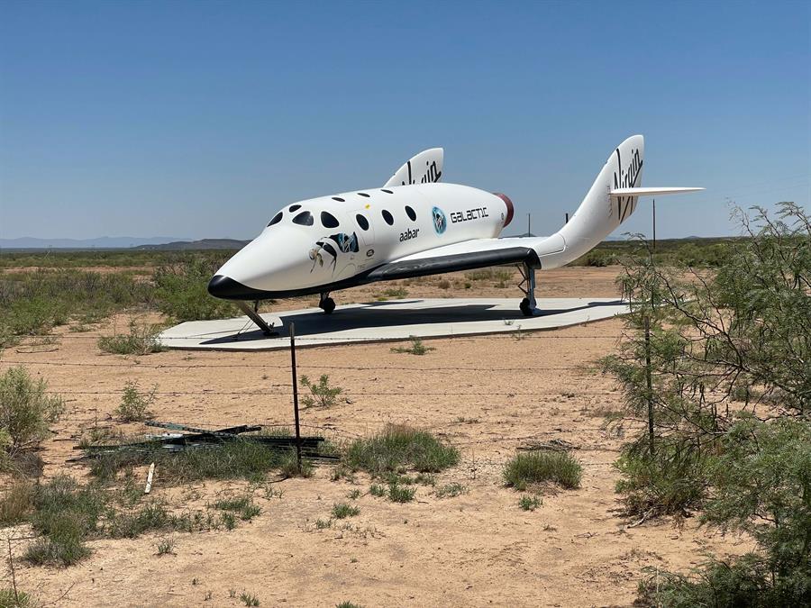 Virgin Galactic integra a la primera astronauta paquistaní en su cuarto vuelo comercial