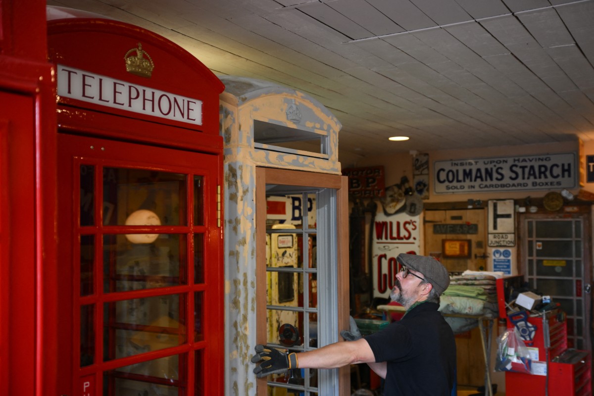 Cafés o bibliotecas, la segunda vida de las cabinas telefónicas británicas