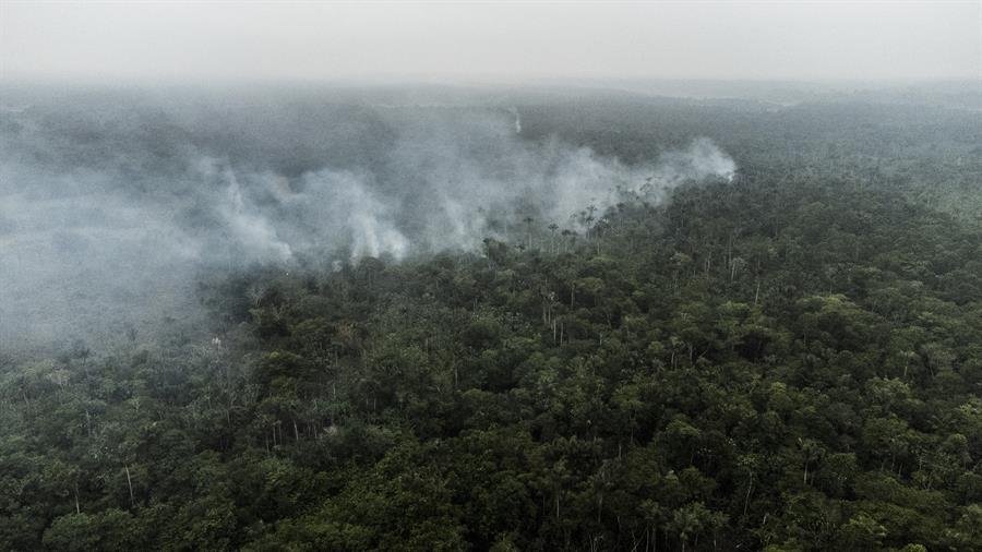 Brasil refuerza los equipos de combate a los incendios en la Amazonía