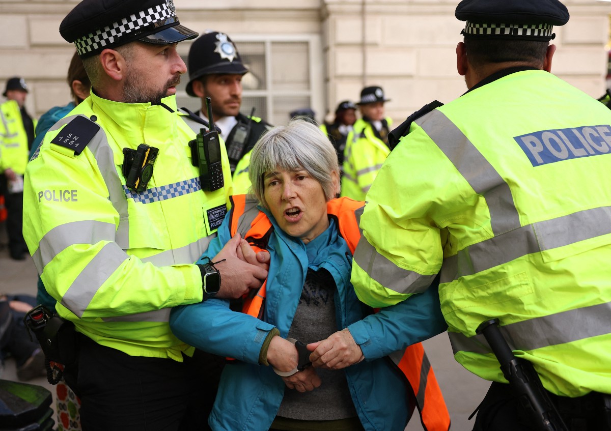 Ecologistas atacan a martillazos un cuadro de Velázquez en Londres