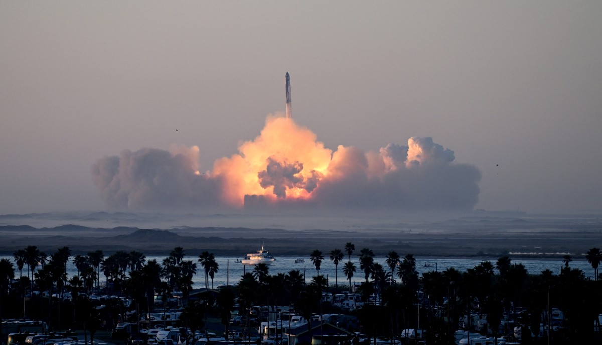 El cohete de SpaceX explota pero avanza en su objetivo de llegar a la Luna