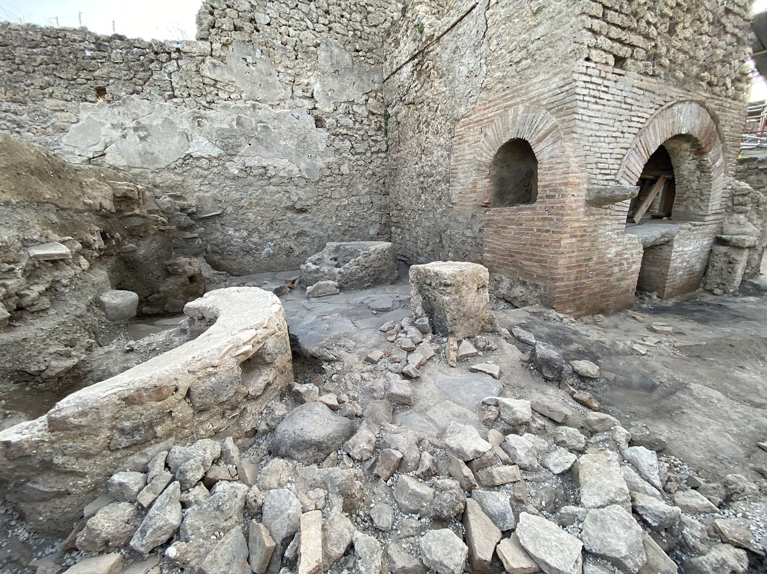 Descubren una «panadería» donde trabajaban esclavos en Pompeya