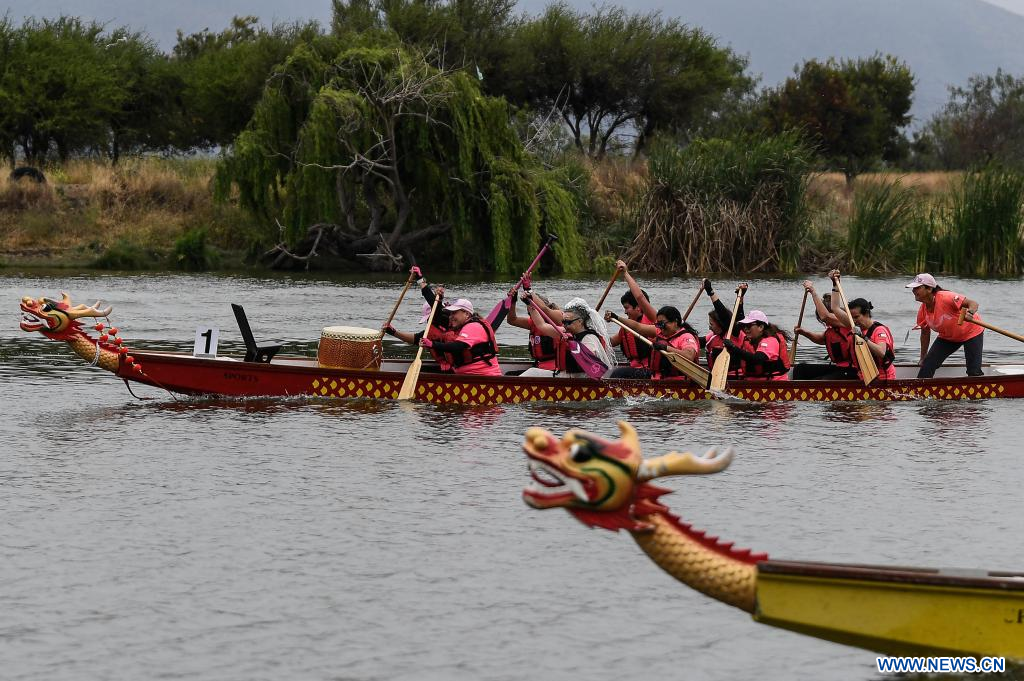 El bote de dragón: un deporte que reúne a las que vencieron el cáncer