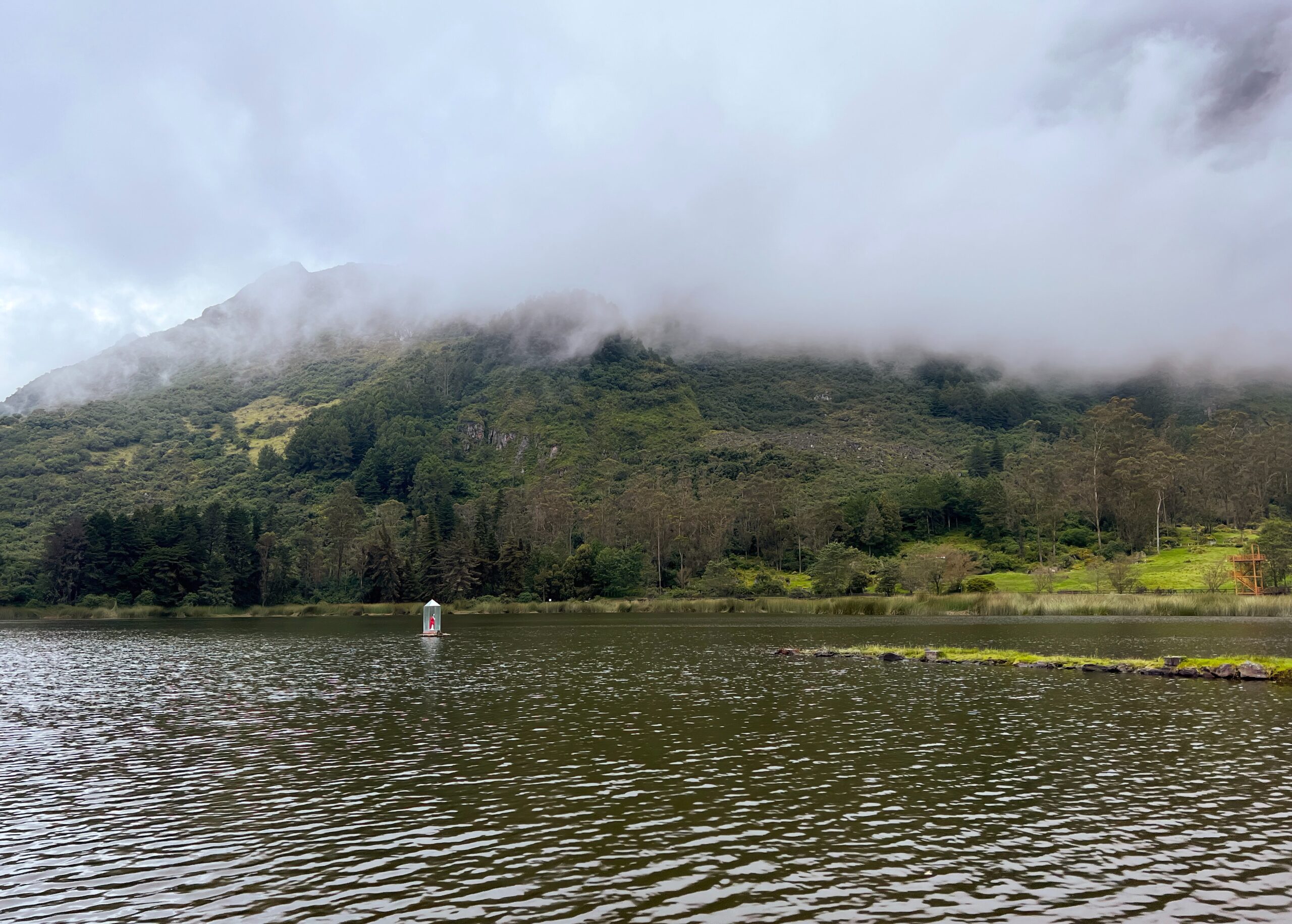 Investigadores ecuatorianos buscan recuperar el lago Yahuarcocha