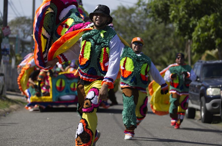 Decenas de miles de puertorriqueños asisten al tradicional Festival de Máscaras de Hatillo