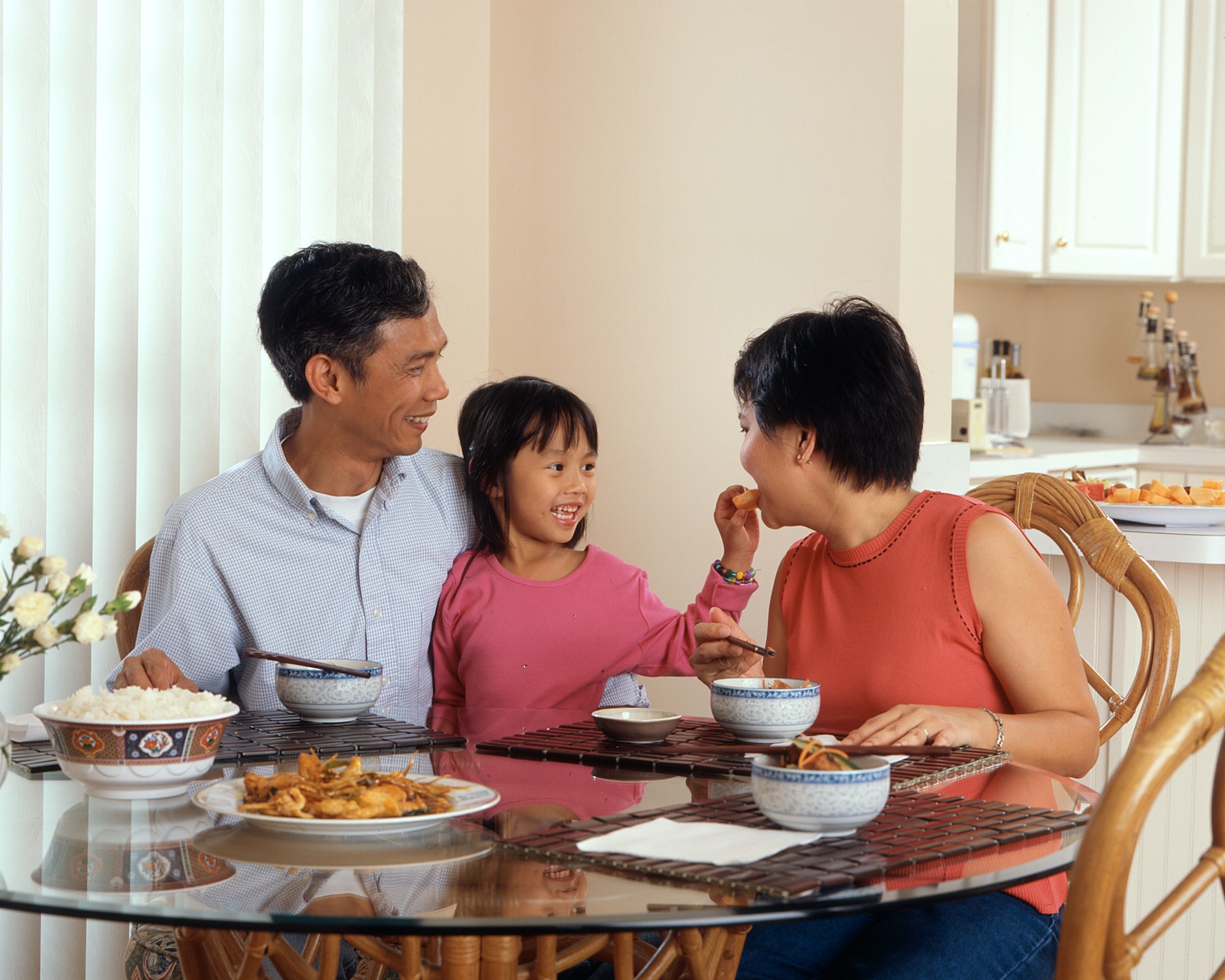 Desayunar y cenar temprano podría reducir el riesgo cardiovascular