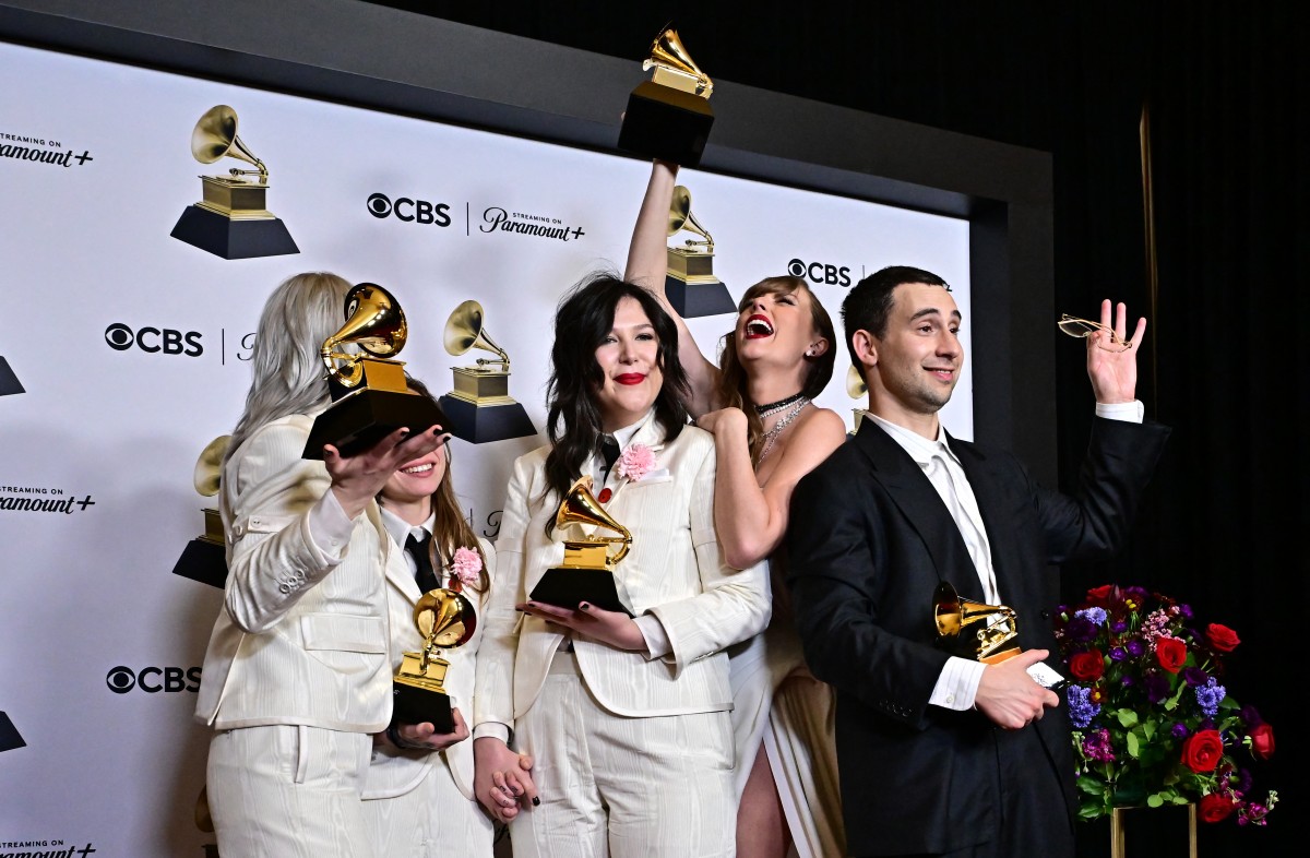 Taylor Swift hace historia en una noche de Grammys dominada por mujeres