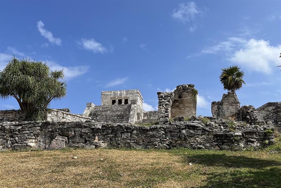 Arqueólogos mexicanos indagan el misterio de una cueva en Tulum