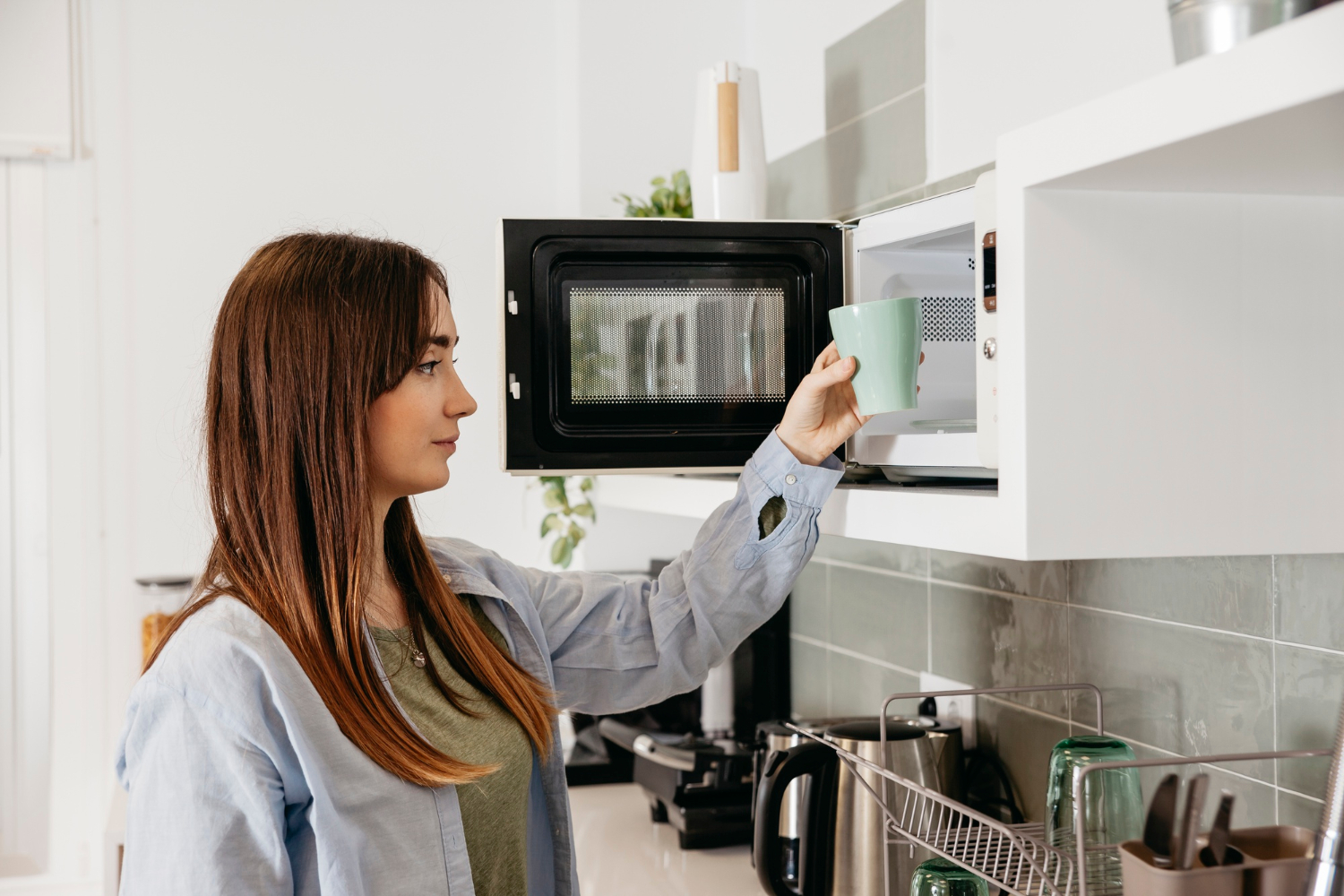 ¿Cómo funciona el horno de microondas?