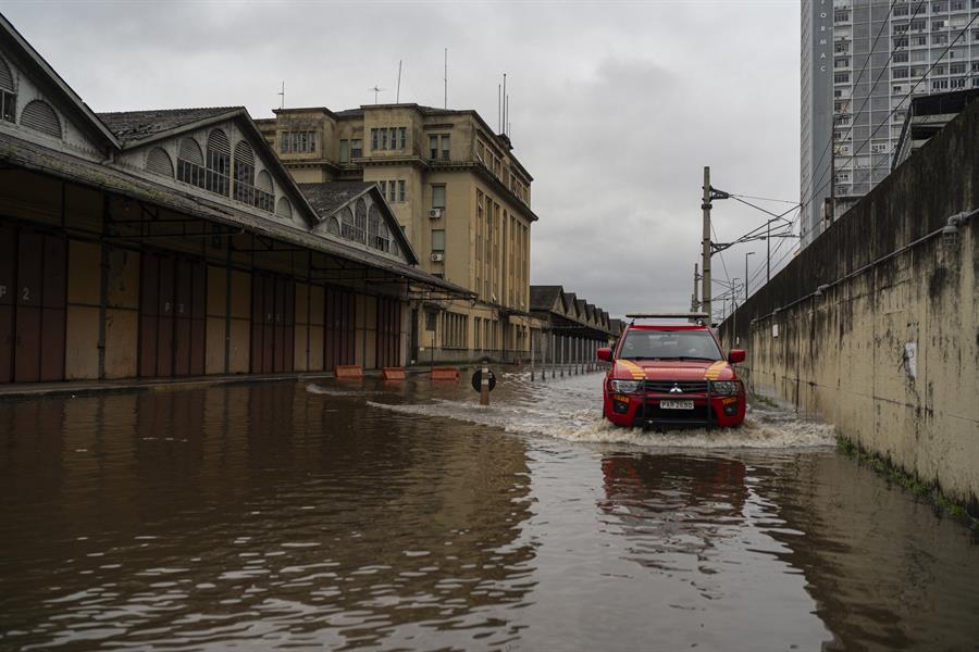 Lula anuncia fuertes inversiones después de las lluvias torrenciales en el sur de Brasil