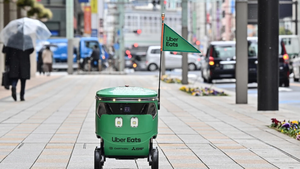 Uber Eats empieza repartos con robots en Tokio