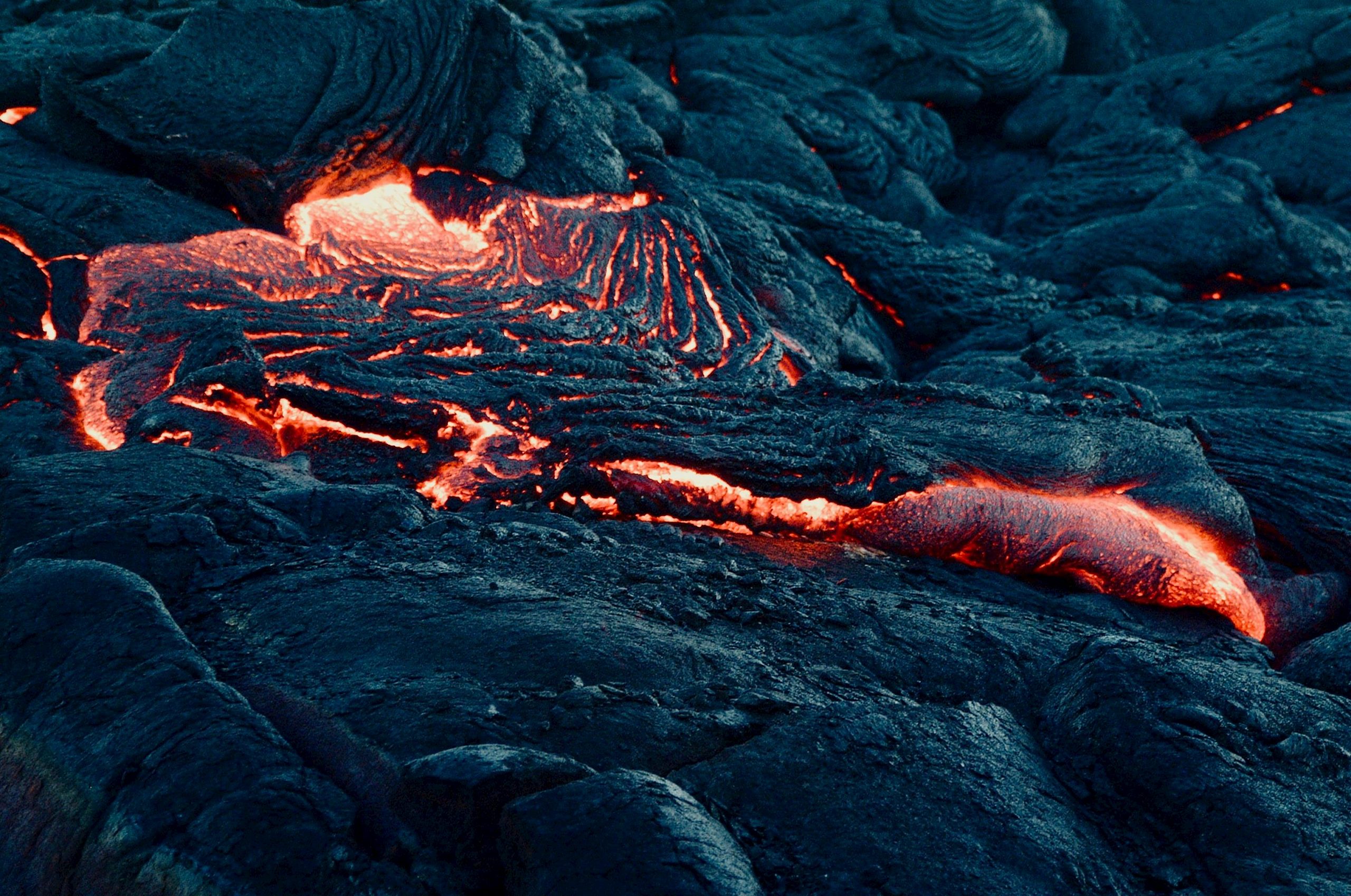 Volcán en deshabitada isla de Galápagos entra en erupción