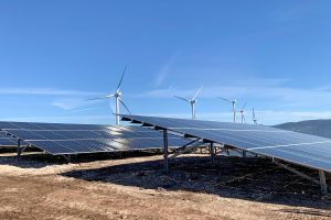 EDP sigue su apuesta híbrida en el mercado ibérico con segundo parque eólico y solar luso
