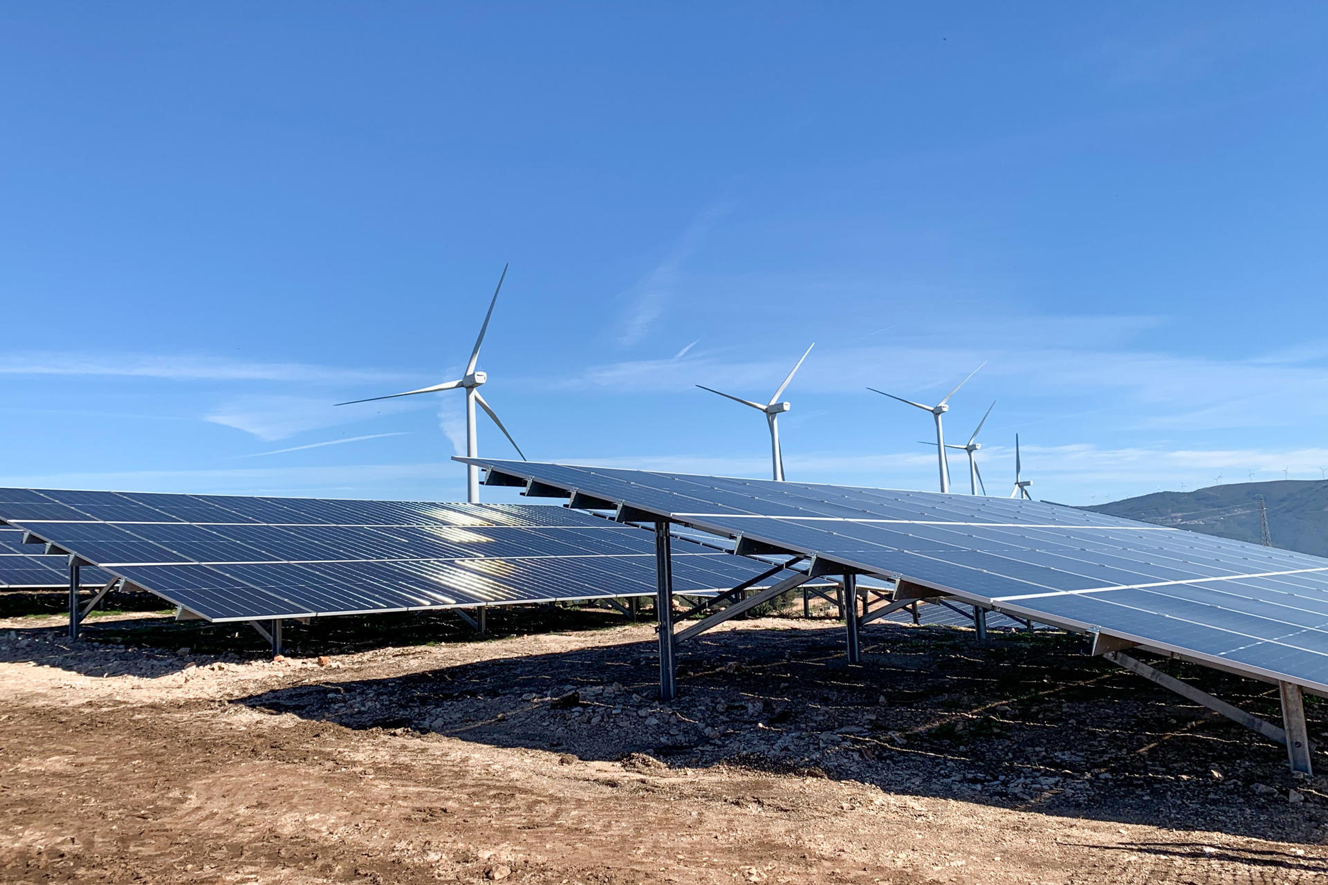 En Portugal inauguran el segundo parque híbrido de energía eólica y solar