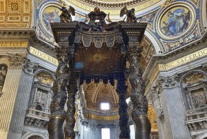 El imponente baldaquino de Bernini en San Pedro afronta una restauración «titánica»