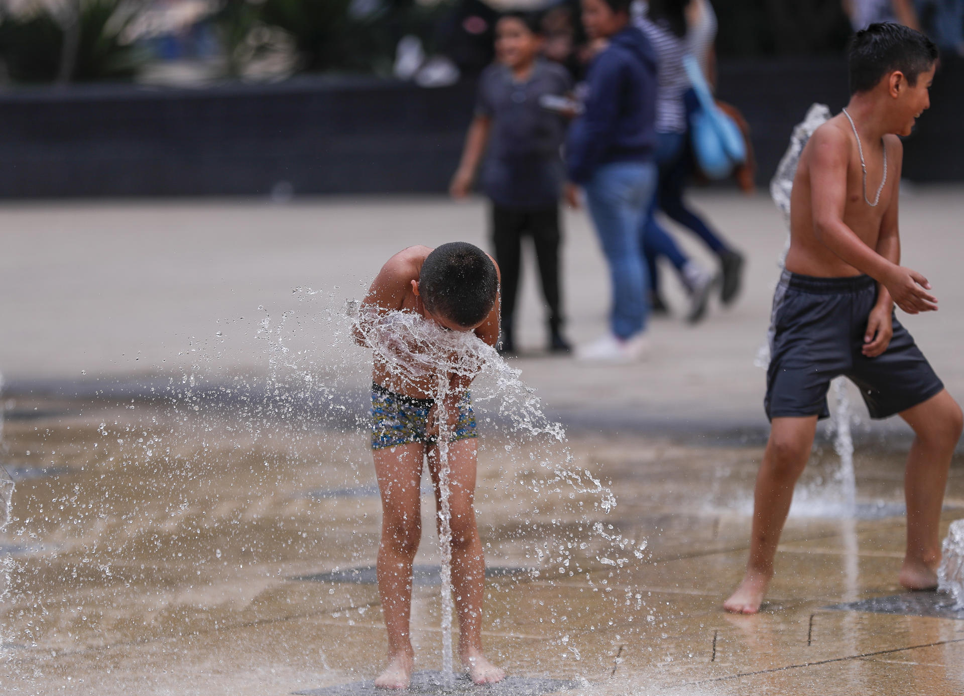 La tercera onda de calor en México dejará a 16 de 32 estados del país sobre los 45 grados