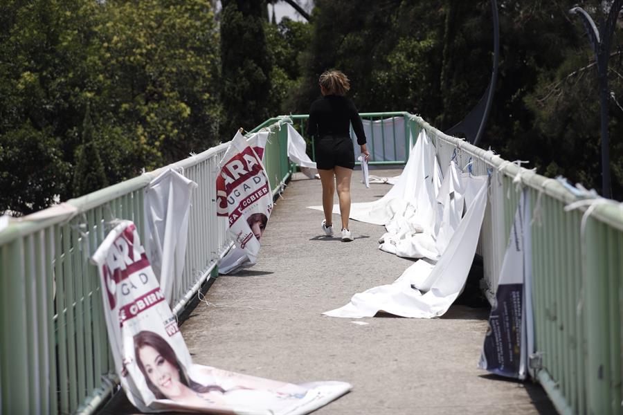 Un diseñador y una ONG luchan contra las 25.000 toneladas de «basura electoral» en México