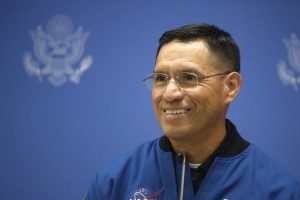 Astronauta de raíces salvadoreñas se enfocará en prepararse para regresar al espacio