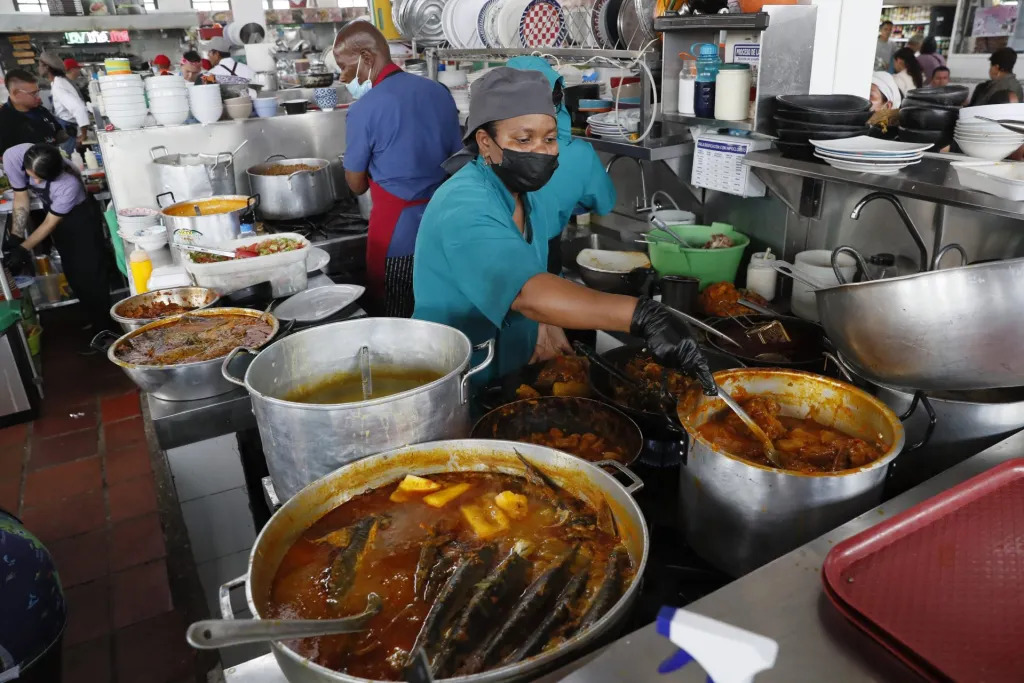 Sabores tradicionales brillan en las plazas de mercado de Bogotá, Colombia