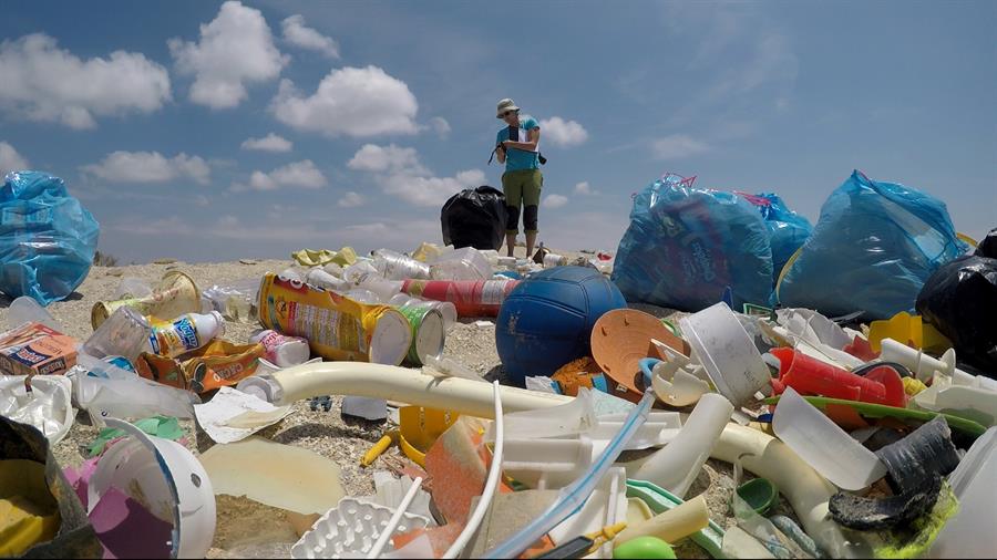 Científicos trazan el mapa más completo de la basura que inunda el Mediterráneo