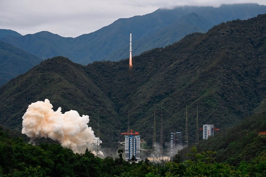 China y Francia lanzan un satélite para conocer mejor el universo