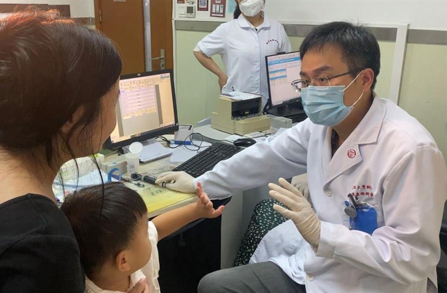 Un nuevo ensayo de terapia génica devuelve la audición y el habla a niños sordos