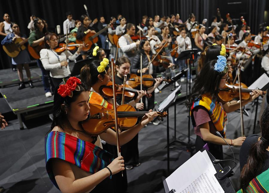 Una nueva generación de mujeres mariachis reivindica su papel en la música mexicana