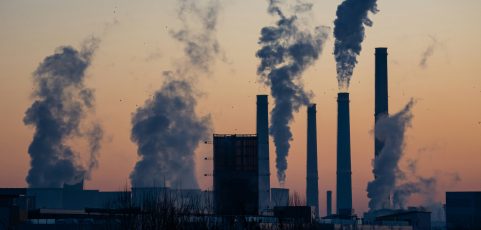 La contaminación atmosférica se asoció a 135 millones de muertes prematuras