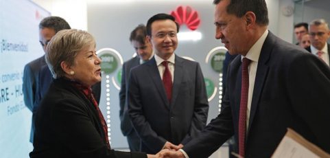 México acuerda con Huawei promover inclusión de mujeres en la economía digital