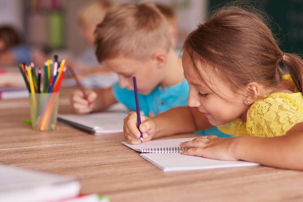 En Honduras, una academia enseña inglés a niños de una comunidad remota