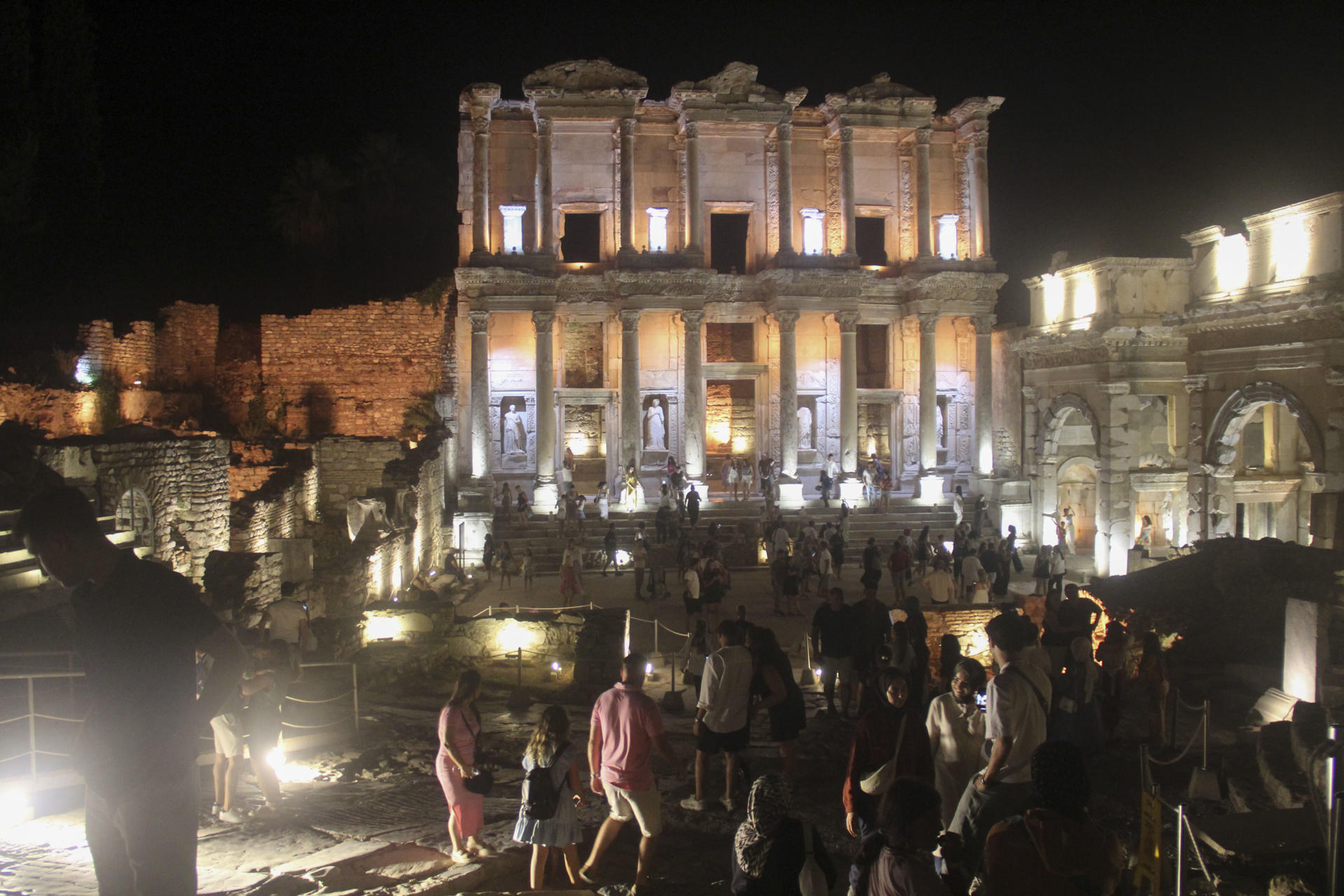 Ruinas, luces y acción: la apuesta de Turquía para atraer turismo cultural histórico