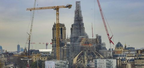 La reconstrucción de Notre Dame da otro paso con la llegada de las campanas