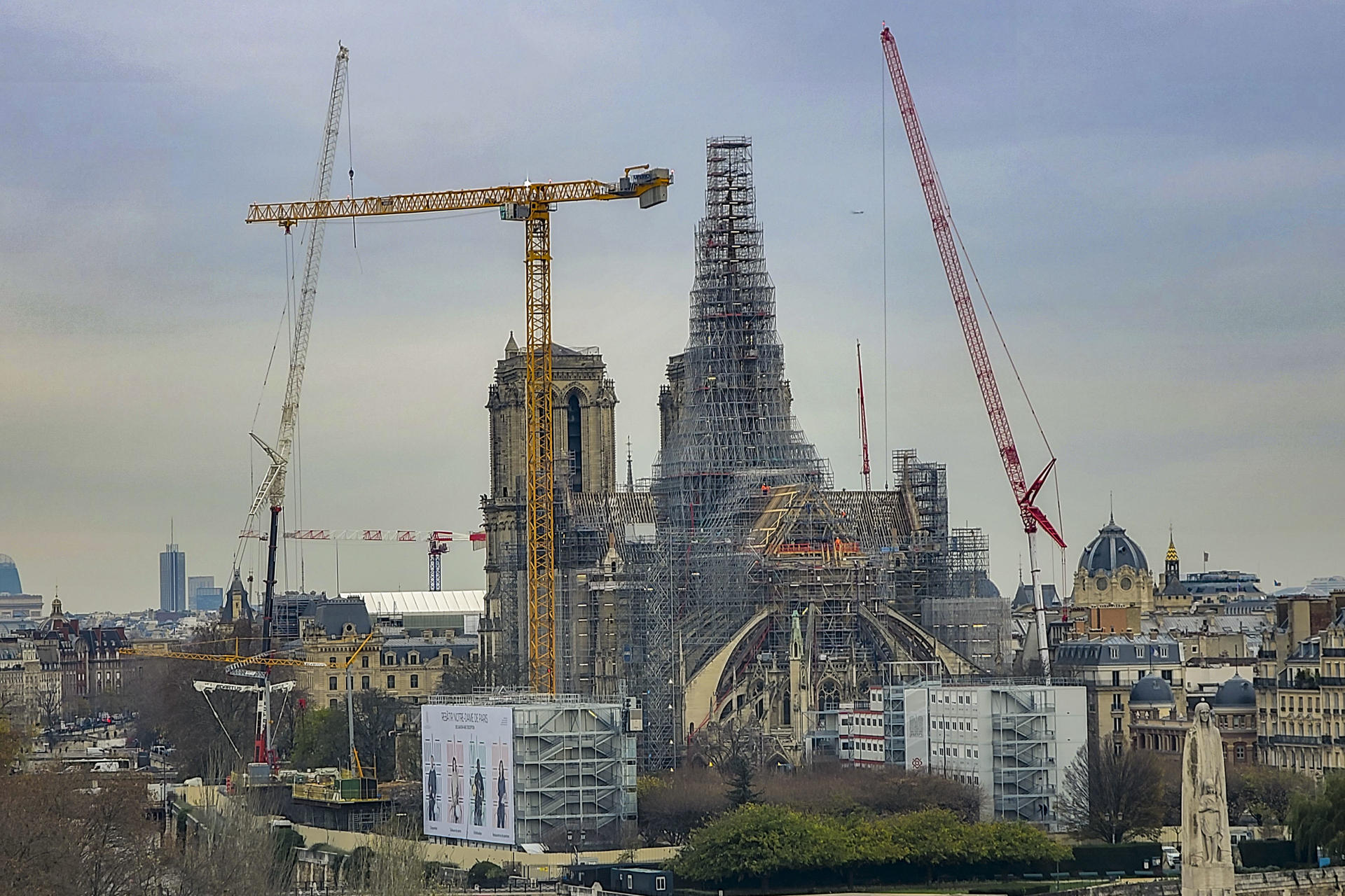 La reconstrucción de Notre Dame da otro paso con la llegada de las campanas