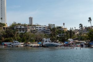 1.Barcos encallados en playas Acapulco, Guerrero. Siete meses después de Otis _ Itzi Cancino Rábago