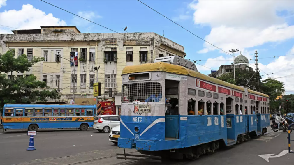 El tranvía de Calcuta, el más viejo de Asia, llamado a desaparecer