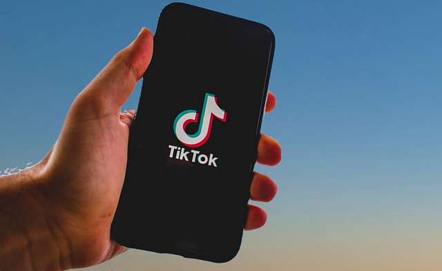 La OMS colaborará con Tik Tok para ofrecer información sanitaria fiable y frenar los bulos