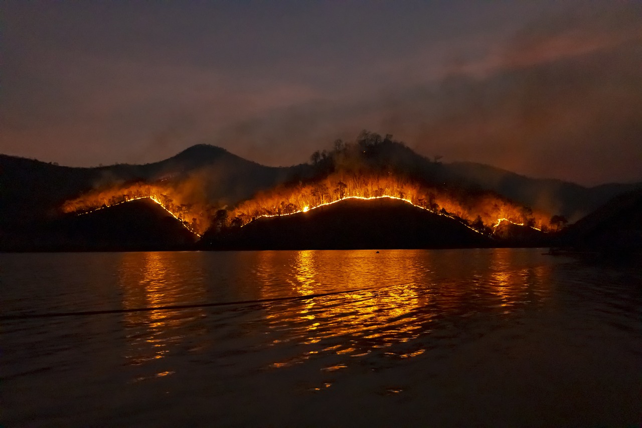 Casi medio centenar de incendios forestales asolan la selva y Andes de Perú