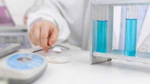 224-5-CIENCIA_Fentanilo__a href=_https___www.freepik.es_foto-gratis_nino-haciendo-experimento-cientifico-escuela_14959030.htm#fromView=search&page=1&position=43&uuid=75519889-418e-4de5-b354-bc0e70b329c0__Ima