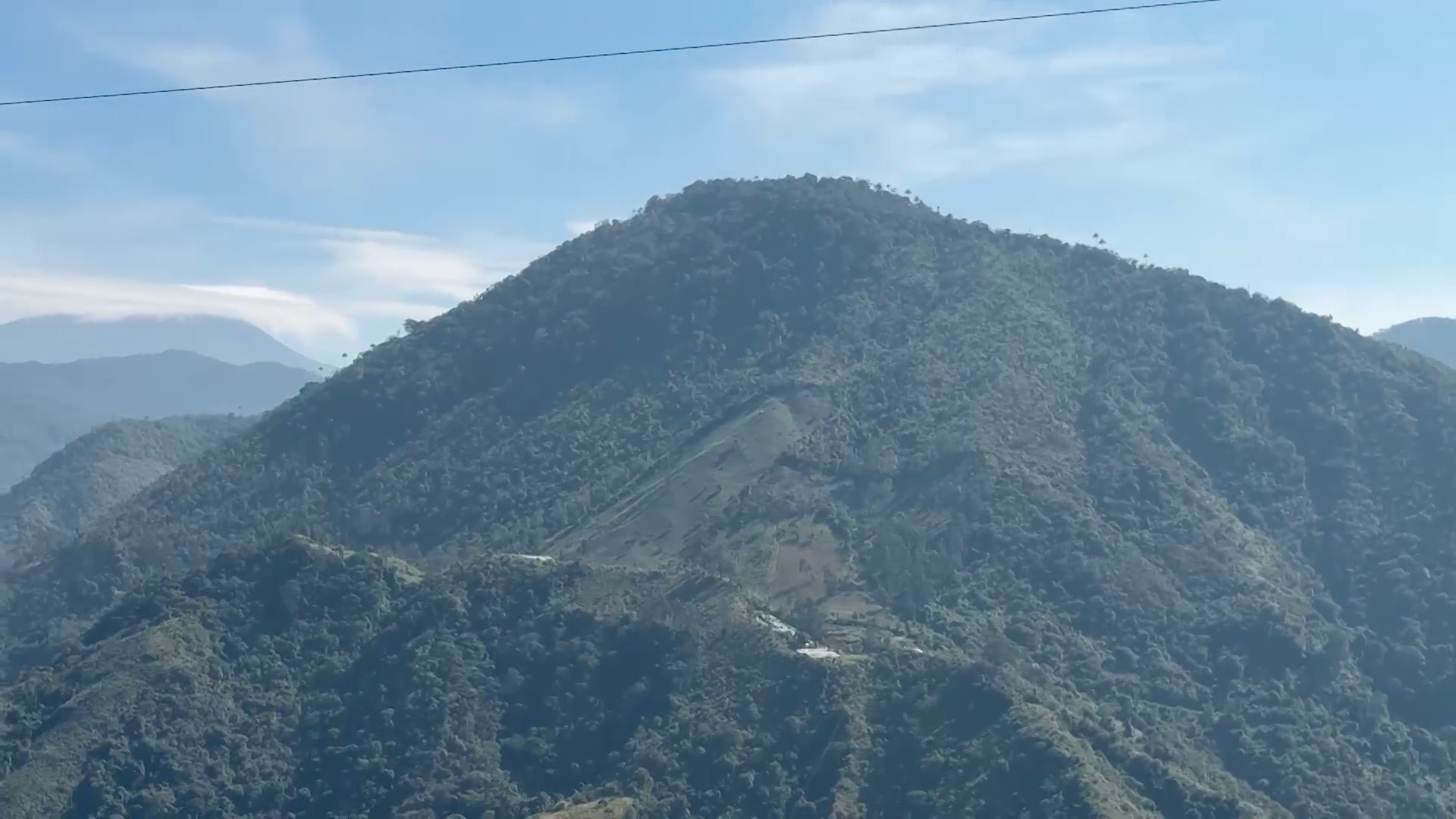 Así es como 10 familias habitan en el cráter del Volcán Cerro Machín